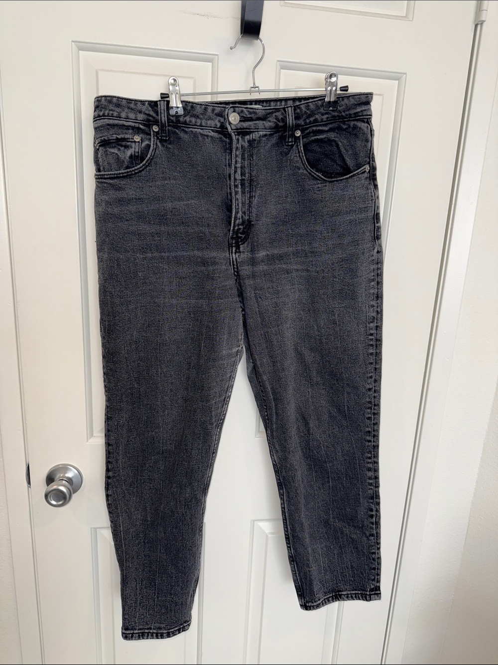 Abercrombie & Fitch Faded Black High-Rise THE MOM curve love